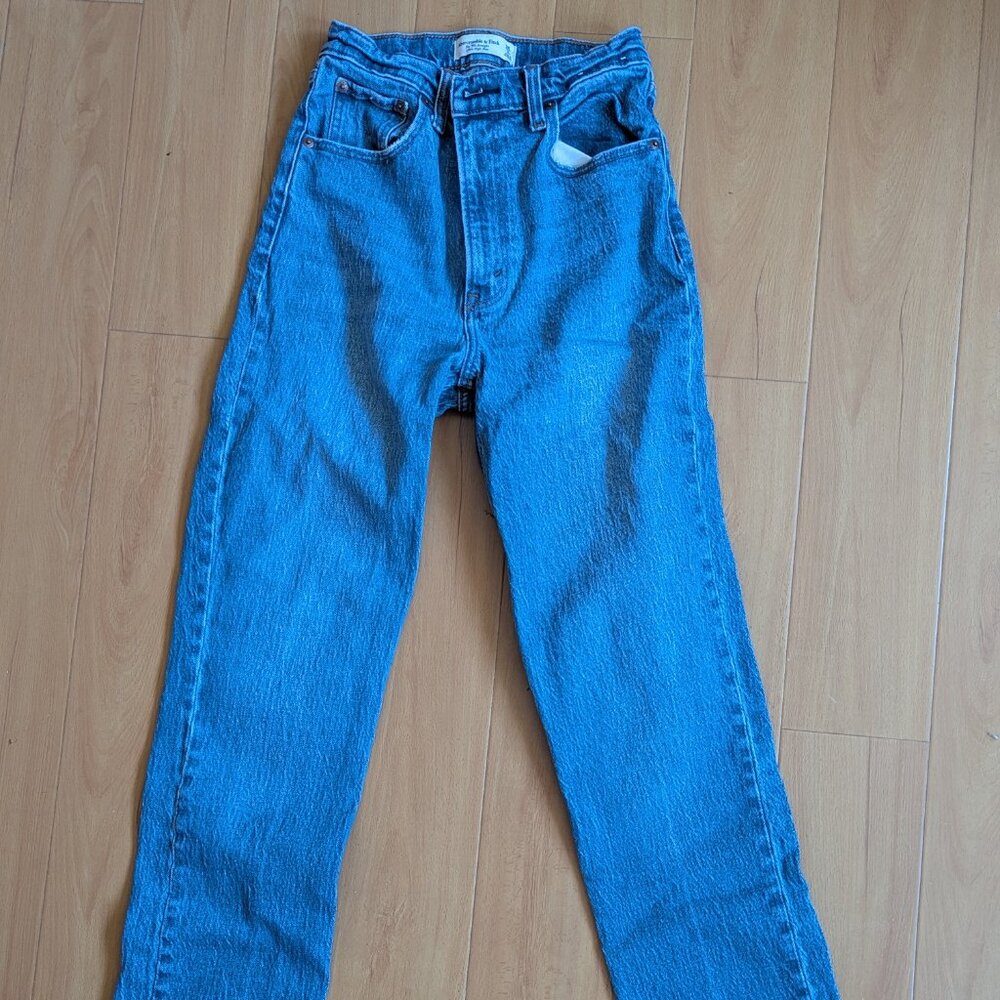 Ultra High Rise 90s Straight Jean (Abercrombie & Fitch, Size 2, Blue)